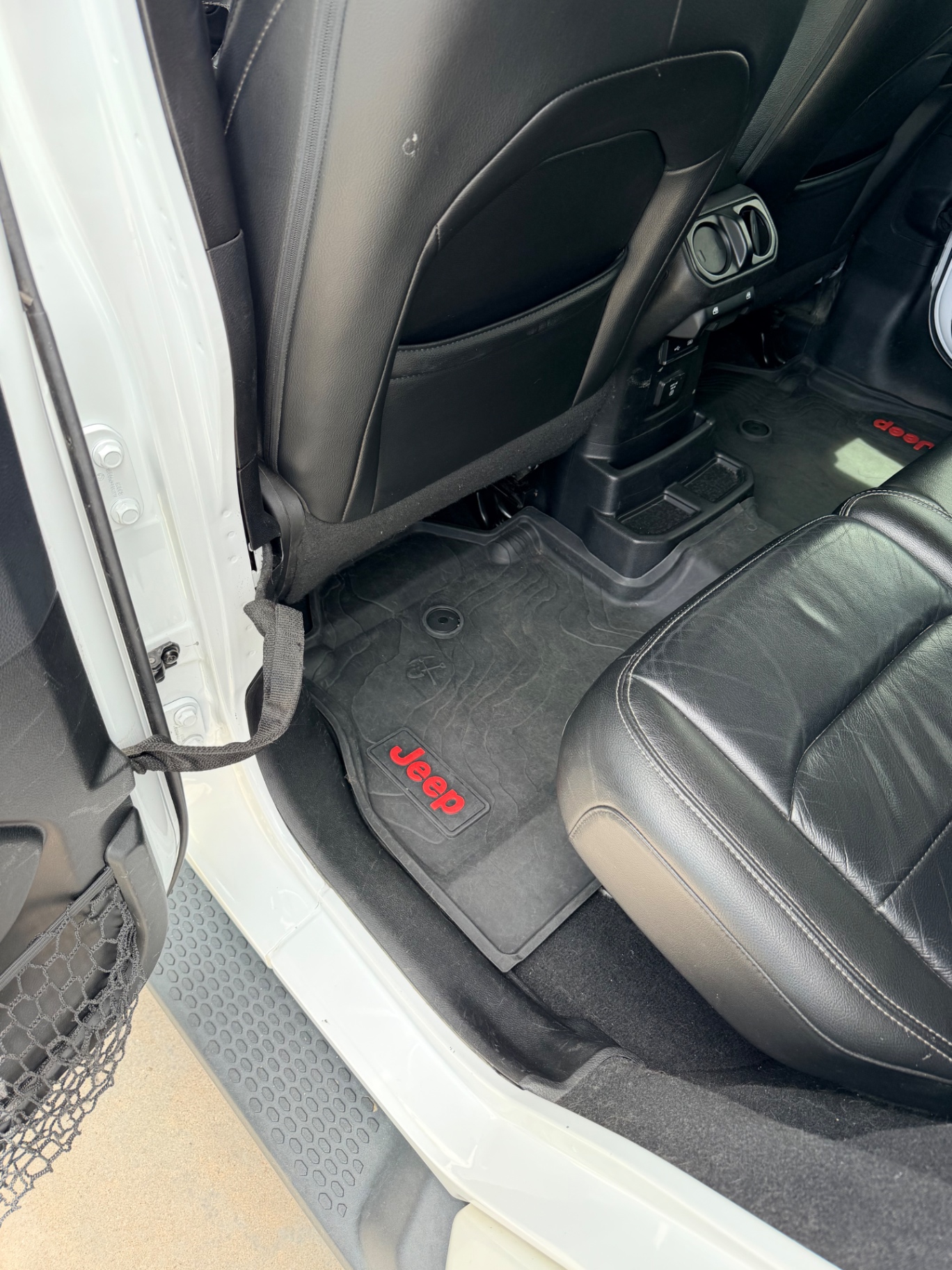 Jeep Wrangler rear floor detail