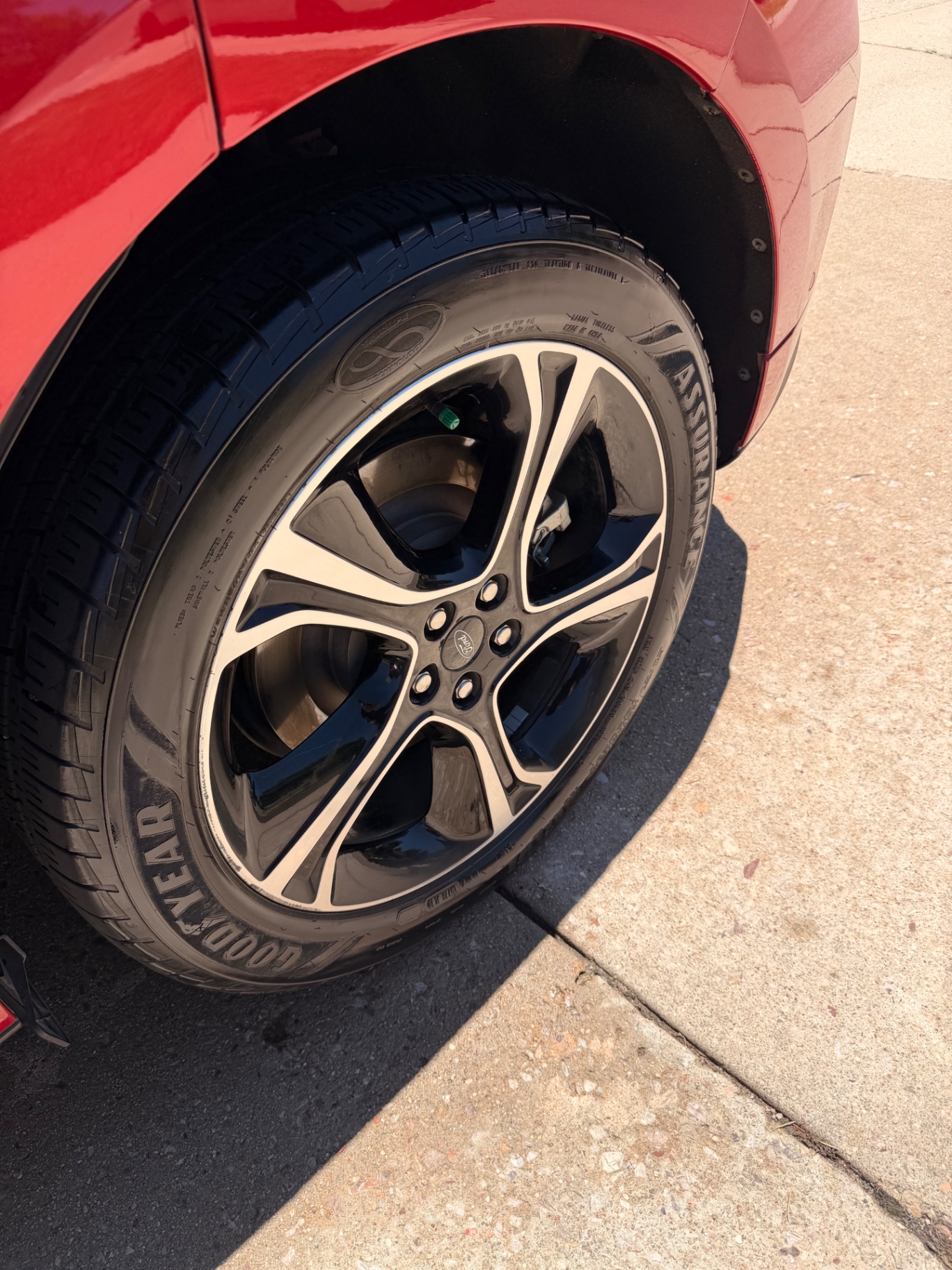 Ford Edge ST wheel and tire after detail